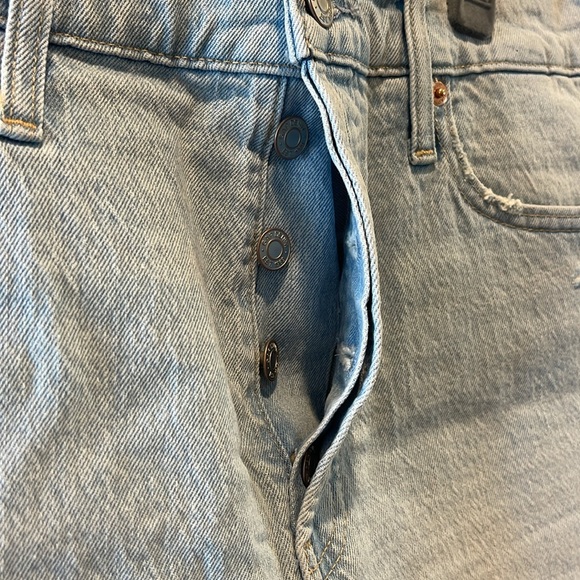 Woman’s Gap - Cheeky Short / Sky High - Picture 3 of 6